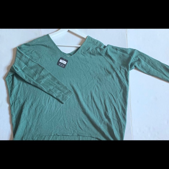 🔴Sold New green long sleeve oversized top by Tris💚✨ - Picture 2 of 6